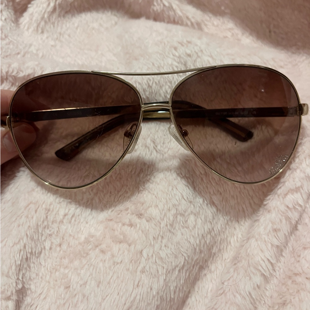 ⭐️Guess Stylish Gold Aviator Sunglasses